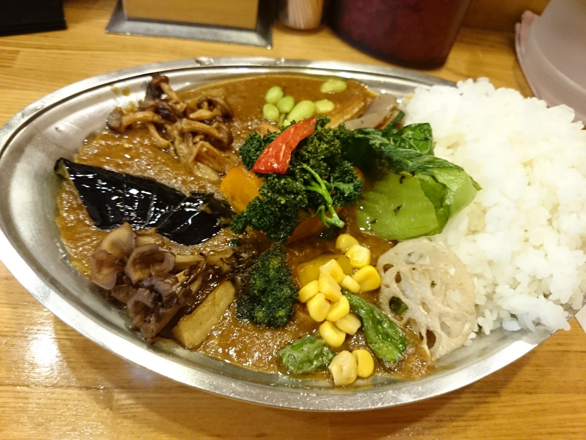 カレーの店「プーさん」@武蔵小金井 スパイスのガッツリ効いた一風変わった野菜カレーをいただく。