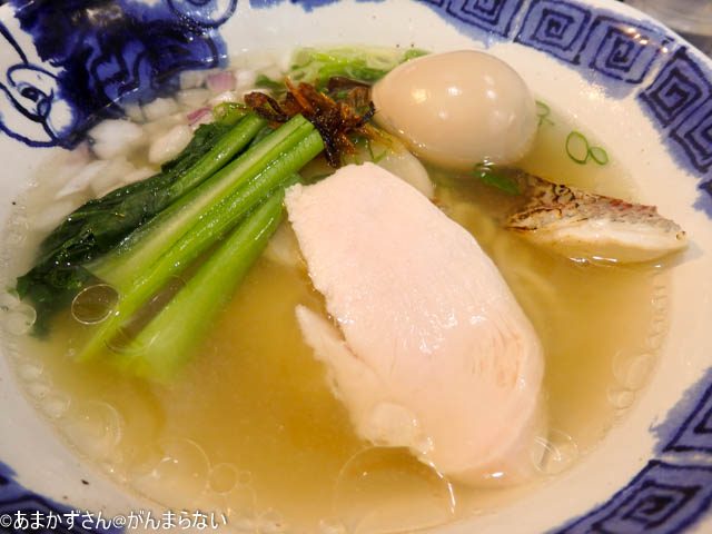 ラーメン 赤青 ムラサキ 武蔵小金井 限定 鯛塩そば をいただく 上品な鯛のダシがでたスープが絶品